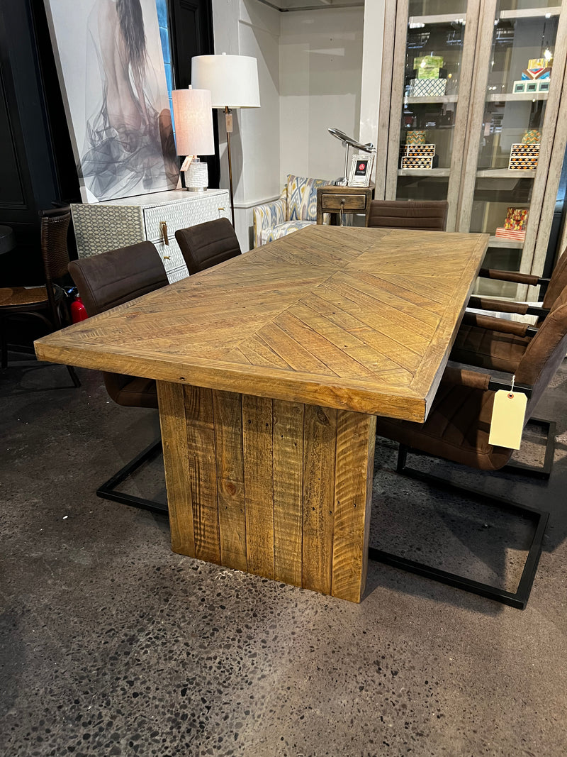 HAYES DINING TABLE